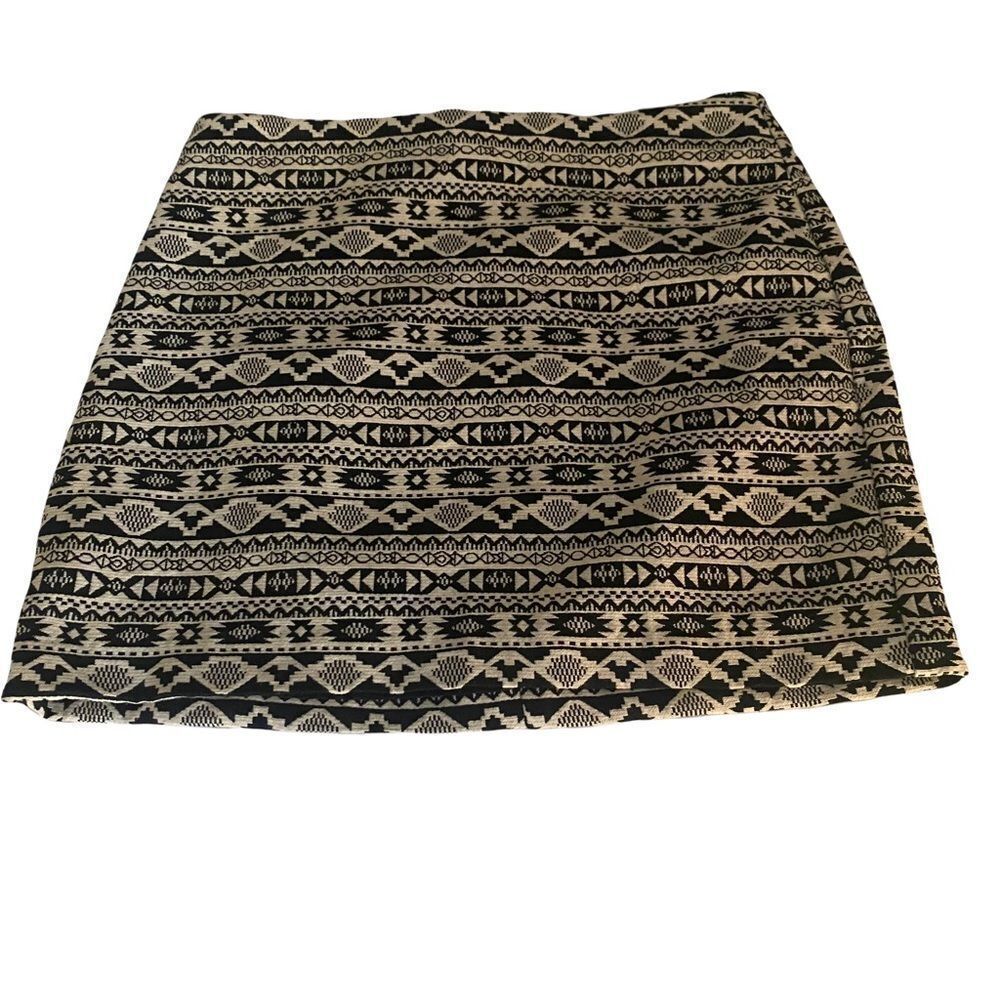 H&M Skirt‎ Women's 6 Black Divided Aztec Pattern